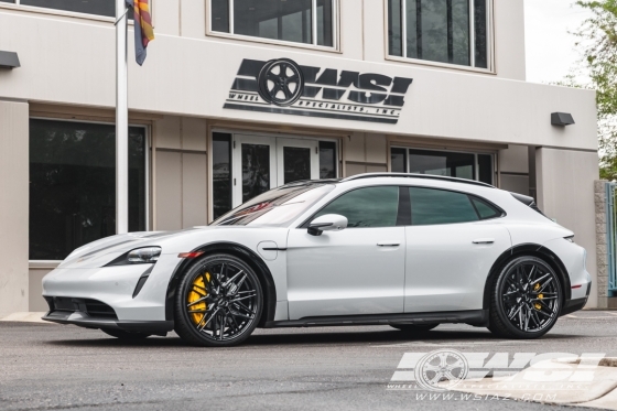 2021 Porsche Taycan with 22" Vossen HF-7 in Gloss Black wheels