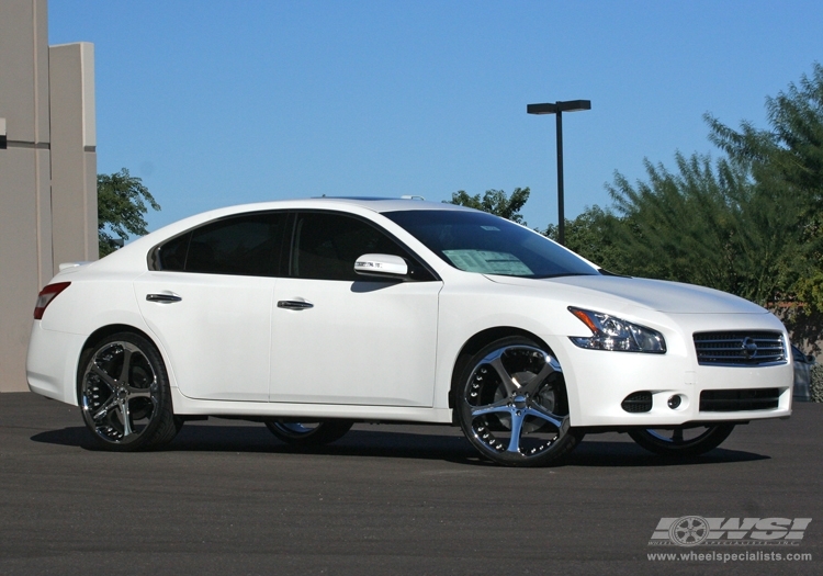 2009 Nissan Maxima with 22" Giovanna Dalar-5 in Chrome wheels