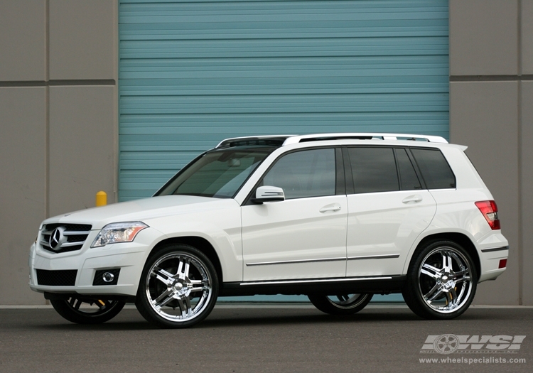 2009 Mercedes-Benz GLK-Class with 22" Giovanna Cuomo in Chrome wheels