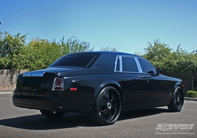 2008 Rolls-Royce Phantom with 26" Giovanna Berlin in Matte Black wheels