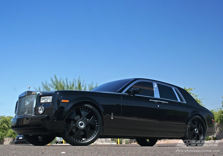 2008 Rolls-Royce Phantom with 26" Giovanna Berlin in Matte Black wheels