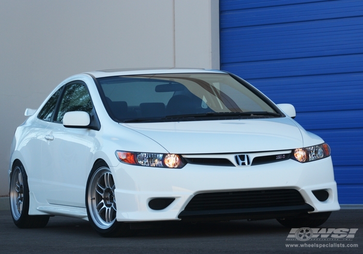 2006 Honda Civic SI with 17" Enkei RPF1 in Gloss Silver wheels