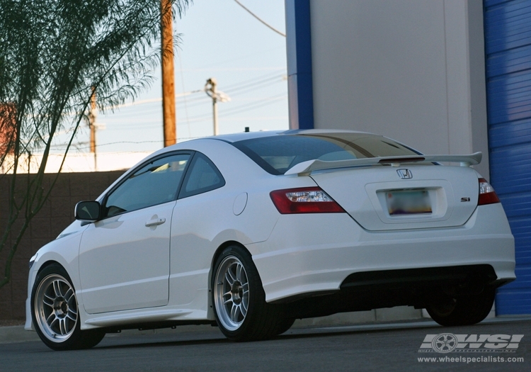 2006 Honda Civic SI with 17" Enkei RPF1 in Gloss Silver wheels