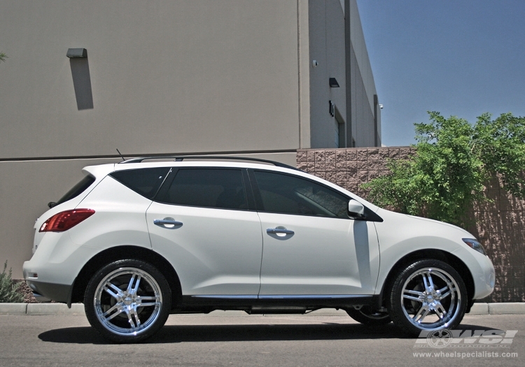 2009 Nissan Murano with 22" Giovanna Cuomo in Chrome wheels