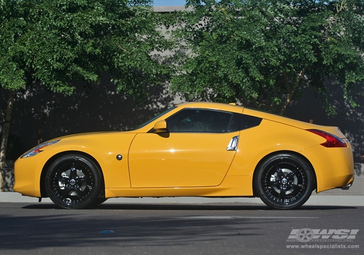 2010 Nissan 370Z with 20" Enkei LS-5 in Gloss Black (Luxury Sport) wheels