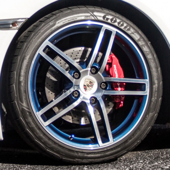 Powder Coating Porsche 911 in Silver Machined (Blue Highlights)